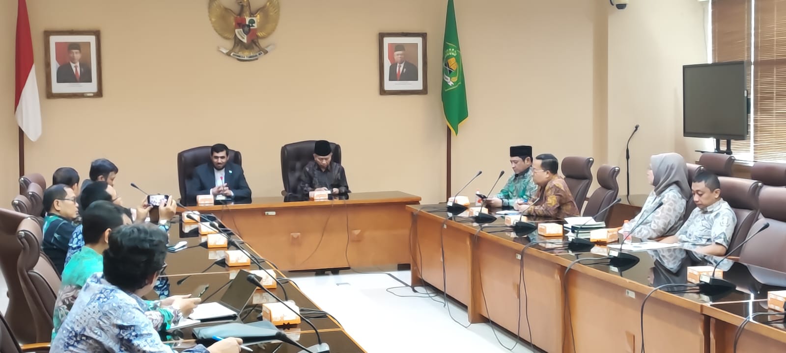 Kepala Pusat Penerjemahan dan Penerbitan Iran, Dr. Ehssanullah Hojjati dan Konsular Budaya Kedutaan Besar Republik Islam Iran, Mohammad Reza Ebrahimi, berkunjung ke Ikapi